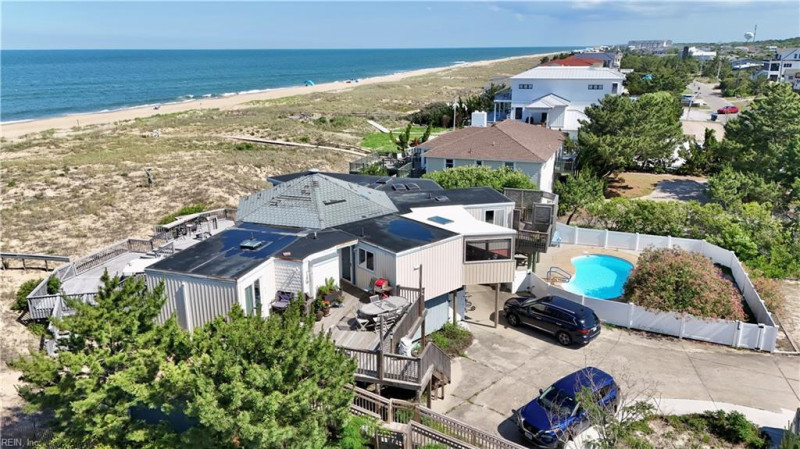 Photo 3 of 40 residential for sale in Virginia Beach virginia