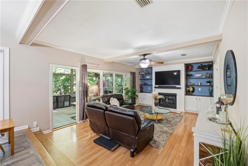 Photo 11 of 43 residential for sale in Chesapeake virginia