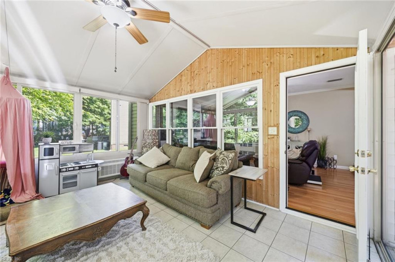 Photo 13 of 43 residential for sale in Chesapeake virginia
