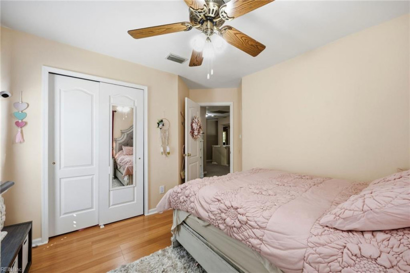Photo 20 of 43 residential for sale in Chesapeake virginia