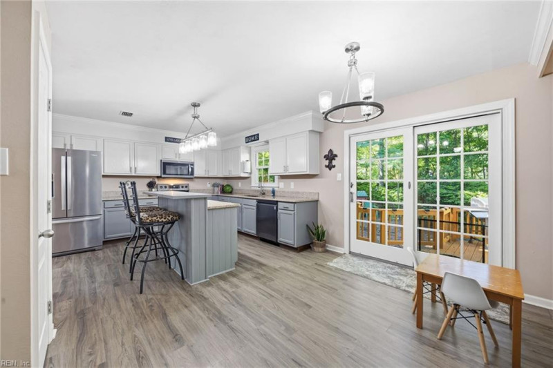 Photo 6 of 43 residential for sale in Chesapeake virginia