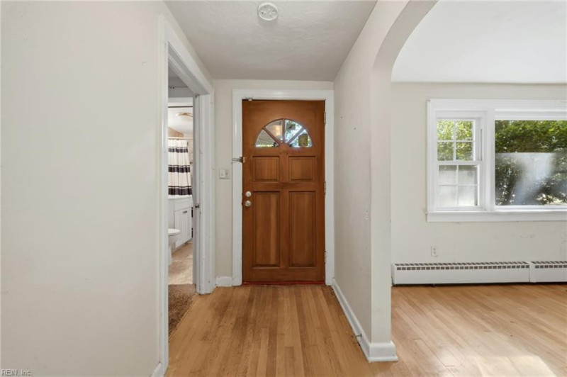 Photo 5 of 23 residential for sale in Virginia Beach virginia