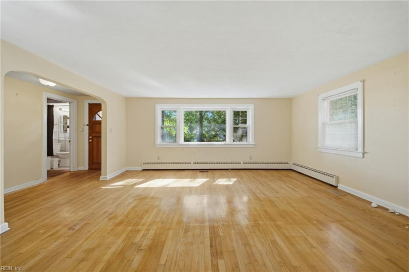 Photo 7 of 23 residential for sale in Virginia Beach virginia