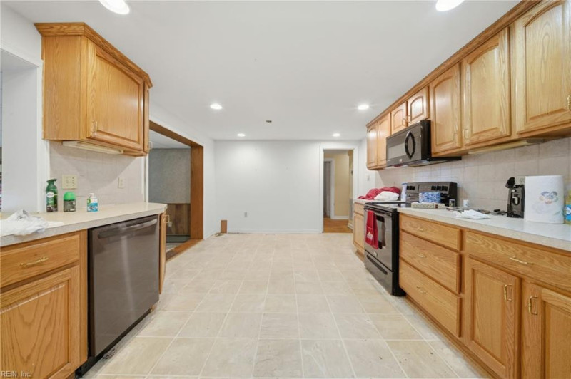 Photo 9 of 23 residential for sale in Virginia Beach virginia
