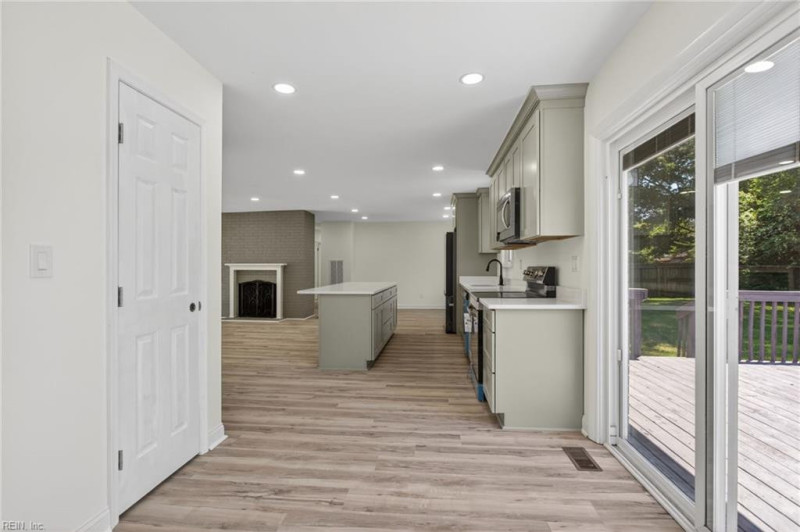Photo 10 of 34 residential for sale in Virginia Beach virginia