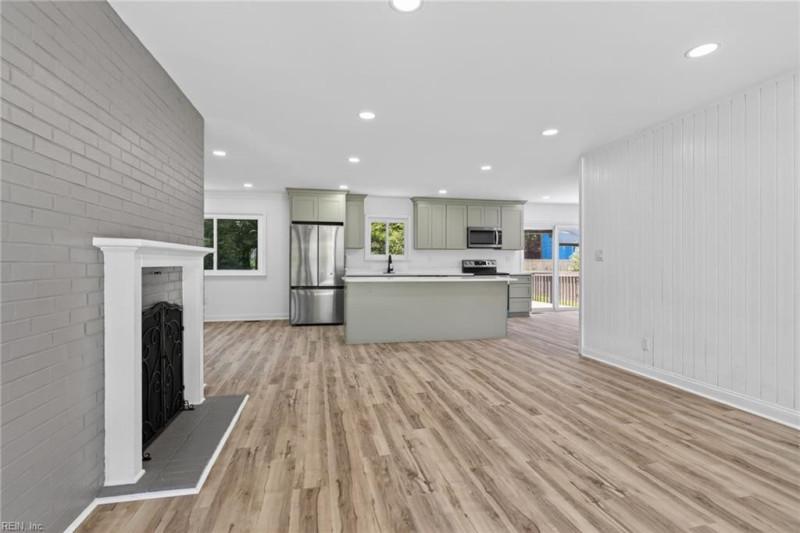 Photo 12 of 34 residential for sale in Virginia Beach virginia