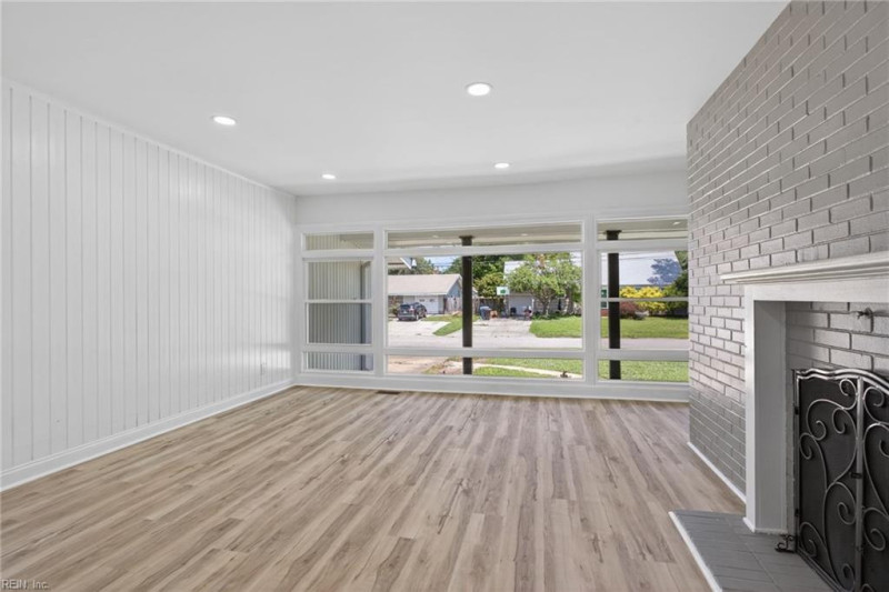 Photo 13 of 34 residential for sale in Virginia Beach virginia