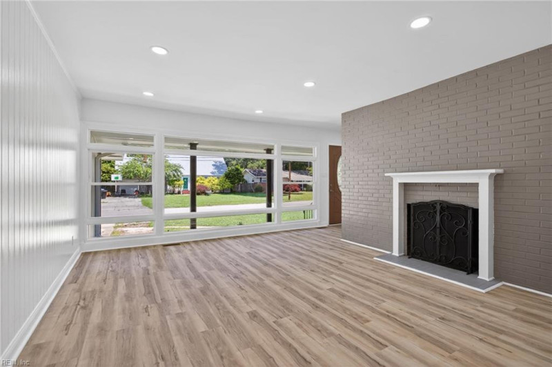 Photo 14 of 34 residential for sale in Virginia Beach virginia
