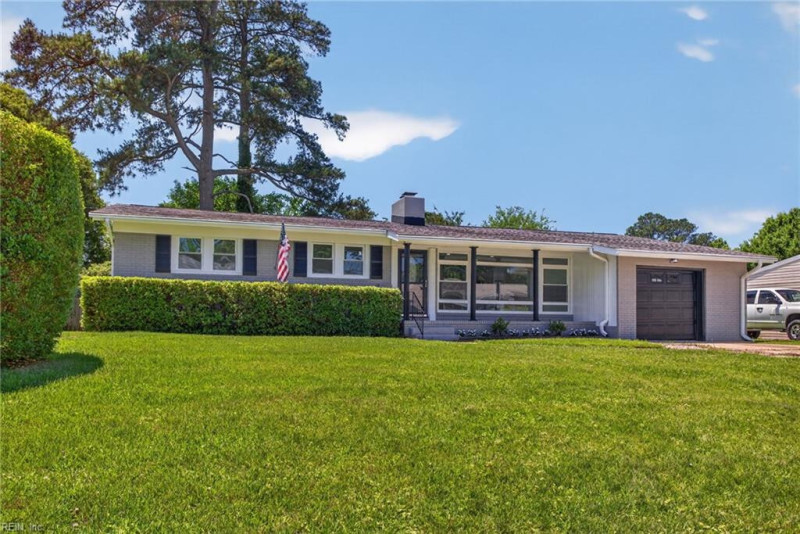 Photo 2 of 34 residential for sale in Virginia Beach virginia