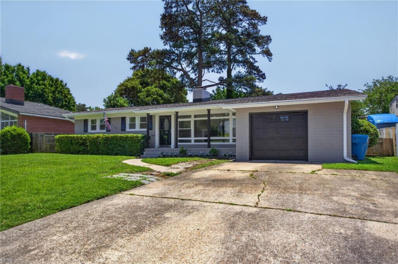 Photo 3 of 34 residential for sale in Virginia Beach virginia