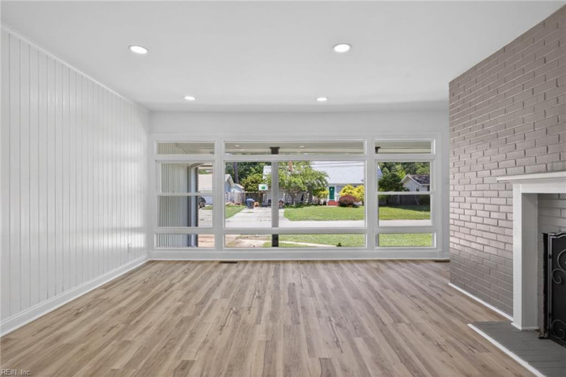 Photo 4 of 34 residential for sale in Virginia Beach virginia