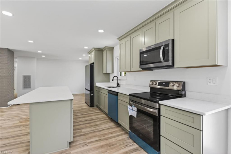 Photo 7 of 34 residential for sale in Virginia Beach virginia
