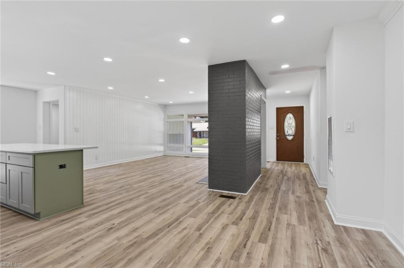 Photo 9 of 34 residential for sale in Virginia Beach virginia