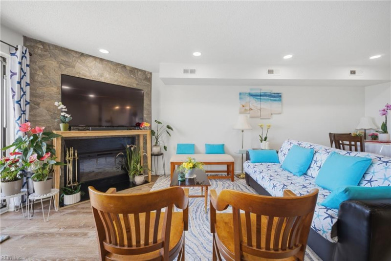 Photo 6 of 35 residential for sale in Norfolk virginia