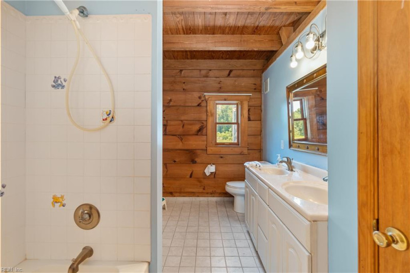 Photo 9 of 44 residential for sale in Currituck County virginia