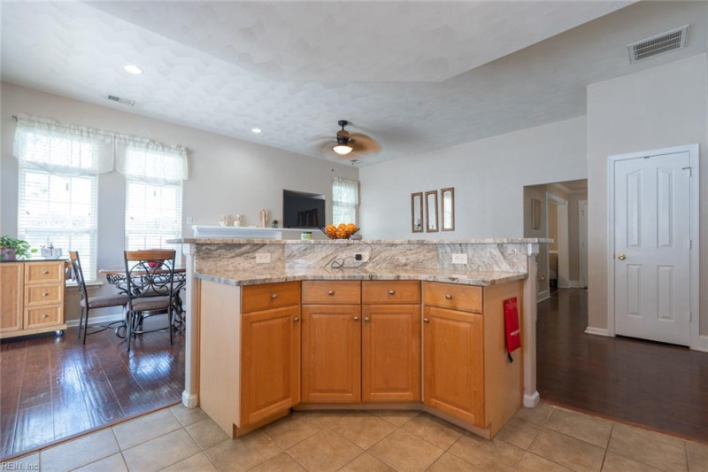 Photo 11 of 29 residential for sale in Chesapeake virginia