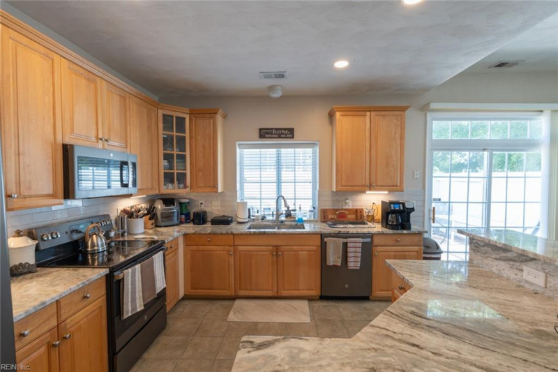 Photo 12 of 29 residential for sale in Chesapeake virginia