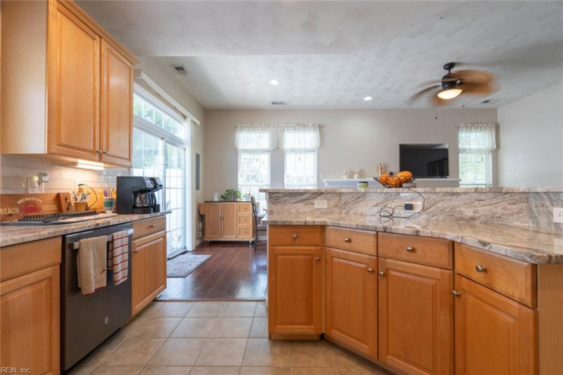 Photo 13 of 29 residential for sale in Chesapeake virginia