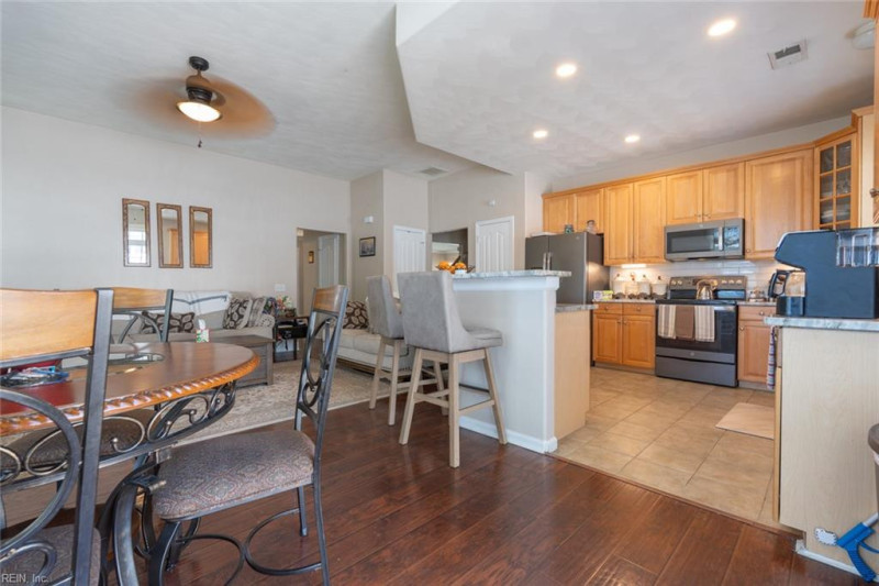 Photo 14 of 29 residential for sale in Chesapeake virginia
