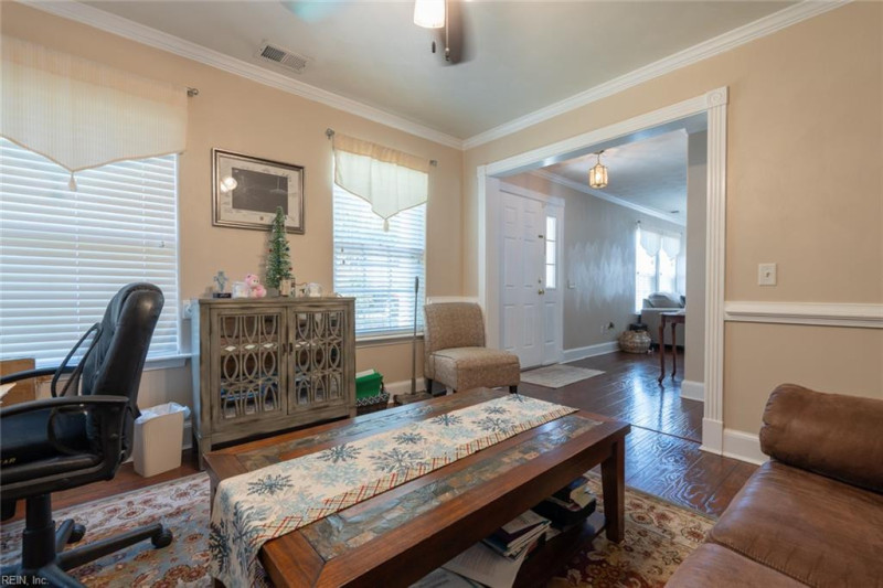 Photo 4 of 29 residential for sale in Chesapeake virginia