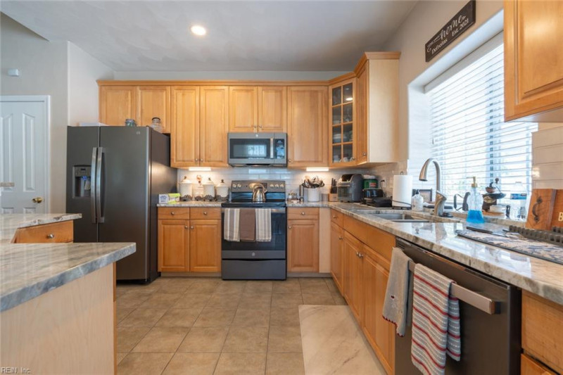 Photo 9 of 29 residential for sale in Chesapeake virginia