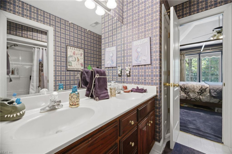 Photo 17 of 49 residential for sale in Chesapeake virginia