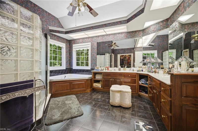 Photo 18 of 49 residential for sale in Chesapeake virginia