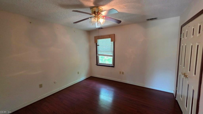 Photo 17 of 28 residential for sale in Virginia Beach virginia