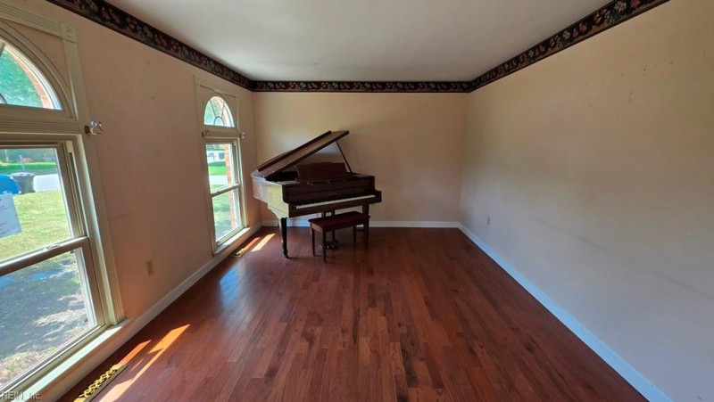 Photo 2 of 28 residential for sale in Virginia Beach virginia