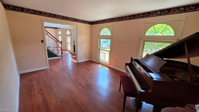 Photo 3 of 28 residential for sale in Virginia Beach virginia
