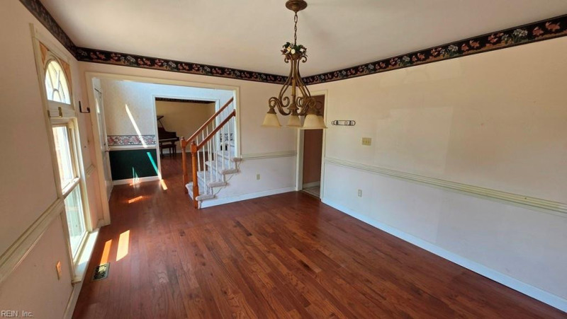 Photo 4 of 28 residential for sale in Virginia Beach virginia
