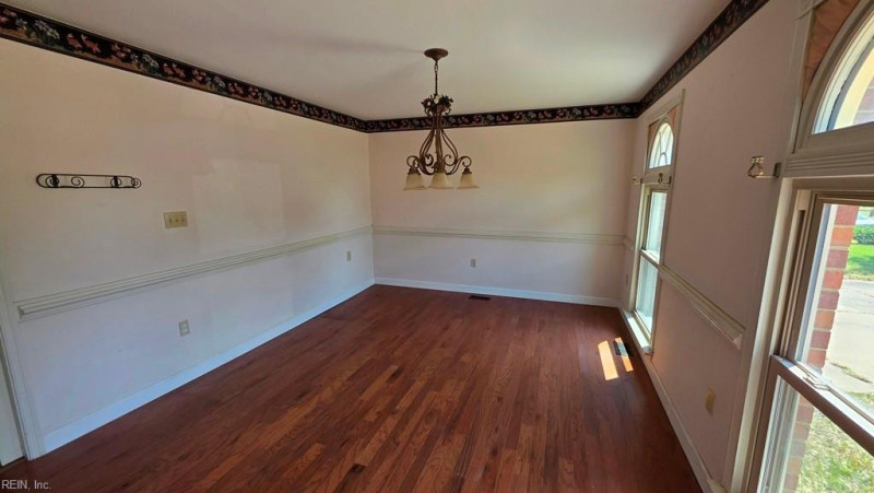 Photo 5 of 28 residential for sale in Virginia Beach virginia