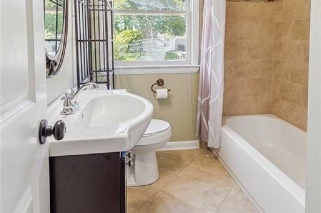 Hall bath 