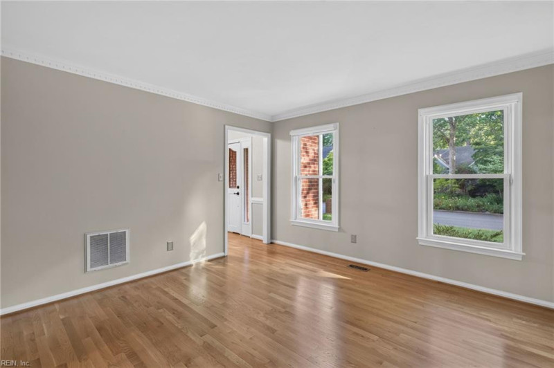 Photo 10 of 41 residential for sale in Chesapeake virginia