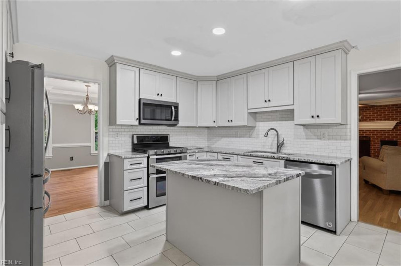 Photo 11 of 41 residential for sale in Chesapeake virginia