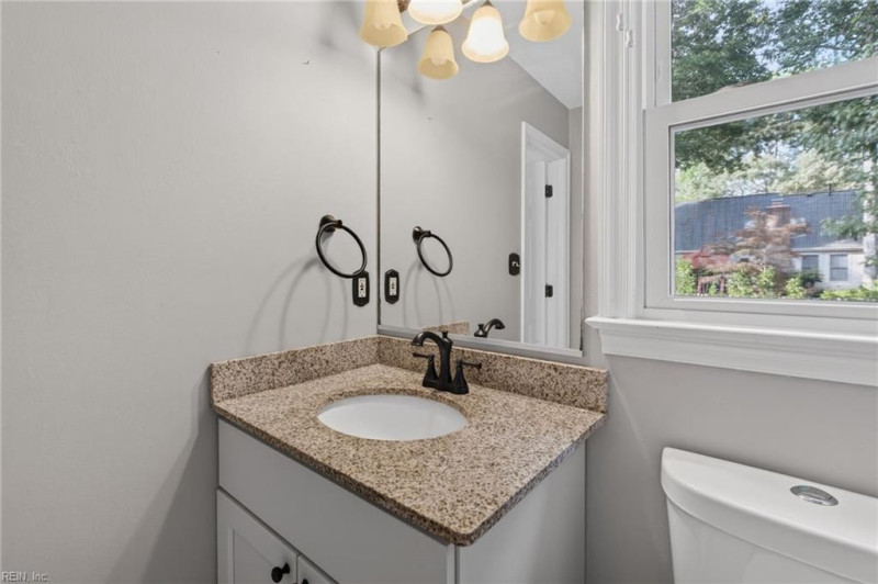 Photo 20 of 41 residential for sale in Chesapeake virginia