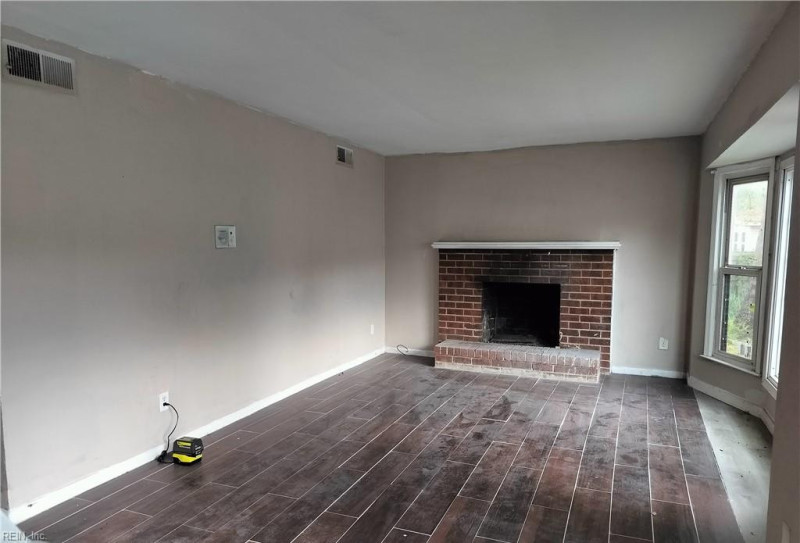 Photo 4 of 6 residential for sale in Chesapeake virginia Photo 4 of 6 residential for sale in Chesapeake virginia