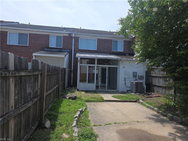 Photo 2 of 16 residential for sale in Virginia Beach virginia