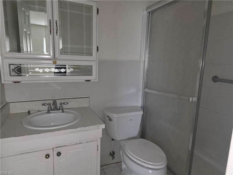 Photo 4 of 16 residential for sale in Virginia Beach virginia