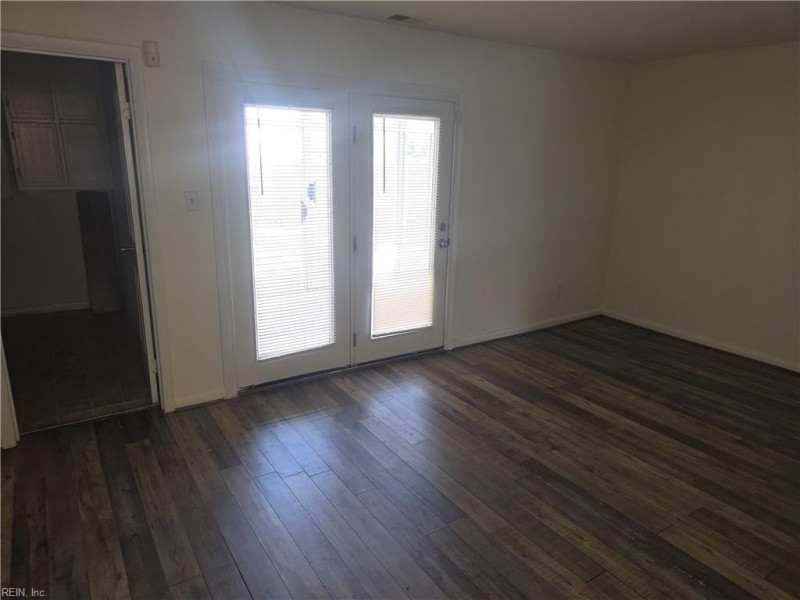 Photo 5 of 16 residential for sale in Virginia Beach virginia