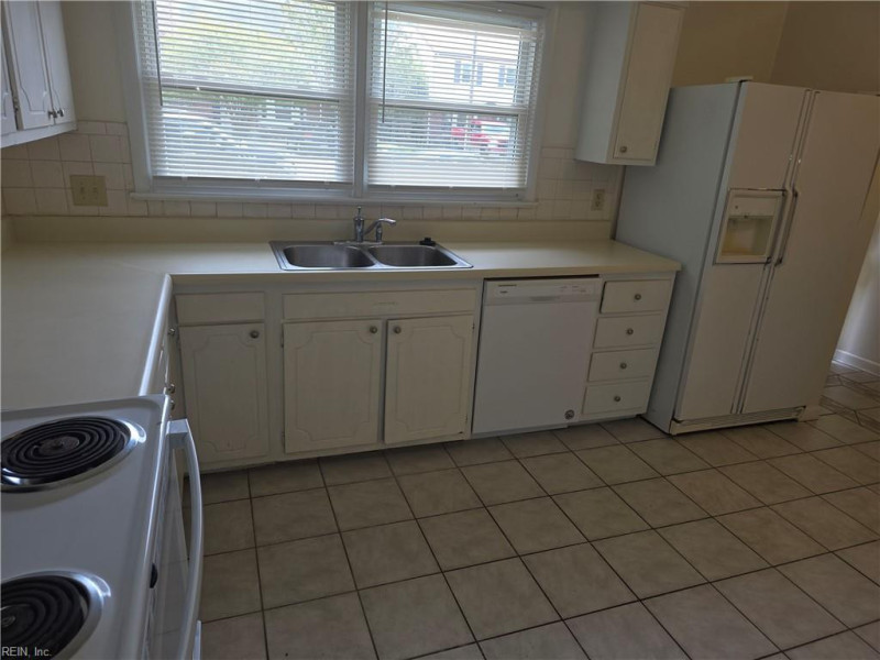 Photo 7 of 16 residential for sale in Virginia Beach virginia