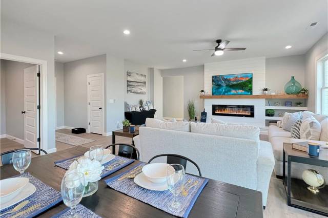 Dining Room (fixtures, finishes and upgrades may vary from build to build)