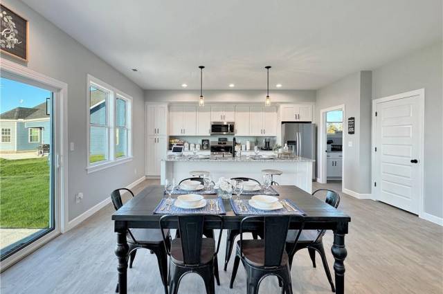 Dining Room (fixtures, finishes and upgrades may vary from build to build)