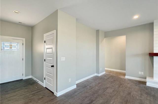 Foyer (fixtures, finishes and upgrades may vary from build to build)