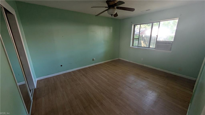 Photo 4 of 7 residential for sale in Virginia Beach virginia
