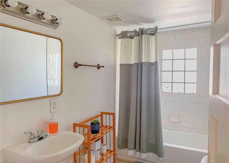 Photo 16 of 28 residential for sale in Northampton County virginia