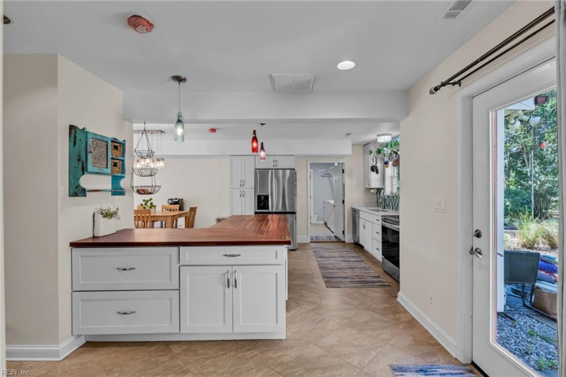Photo 11 of 37 residential for sale in Virginia Beach virginia