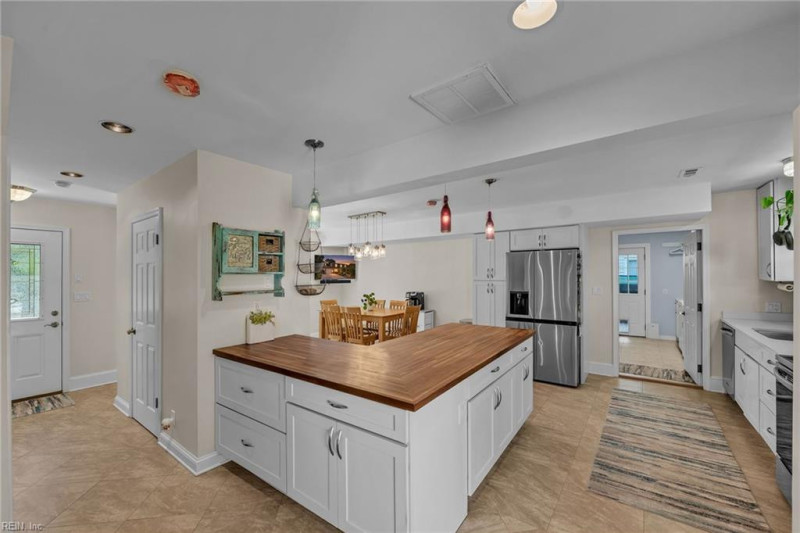 Photo 12 of 37 residential for sale in Virginia Beach virginia