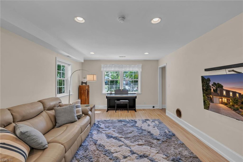 Photo 16 of 37 residential for sale in Virginia Beach virginia