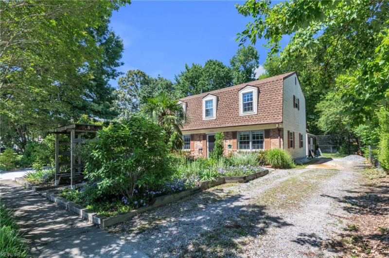 Photo 4 of 37 residential for sale in Virginia Beach virginia